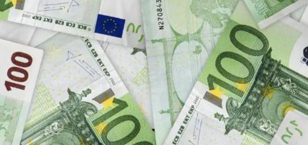 Sadan euron seteleitä