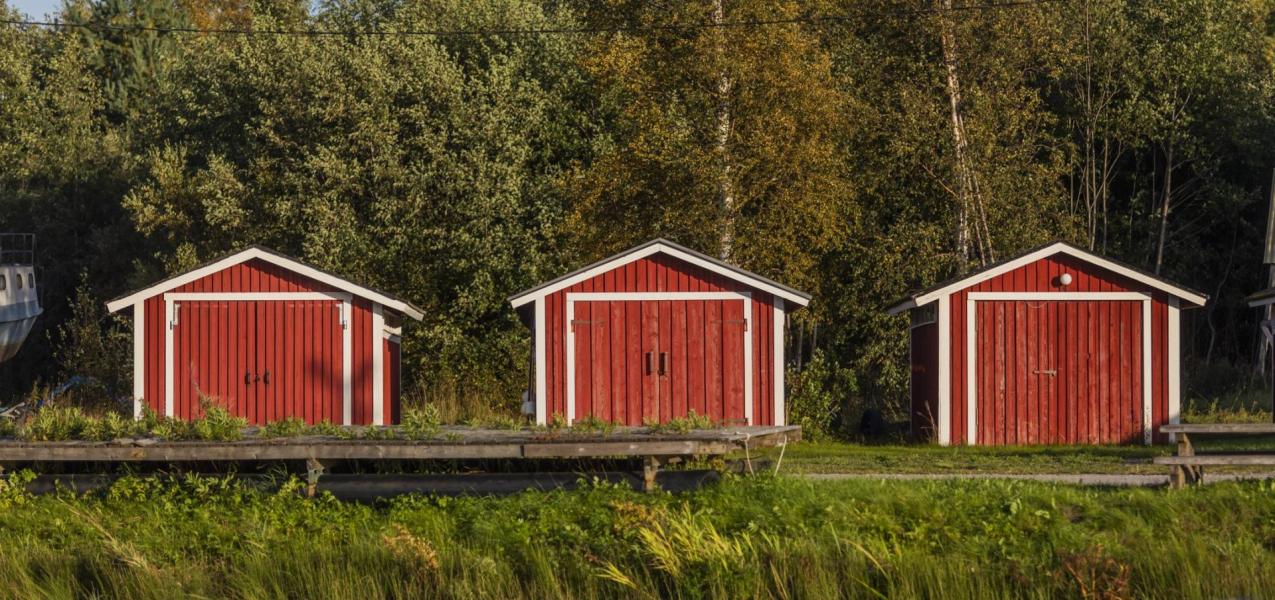 venevajat rannassa, kuvituskuva