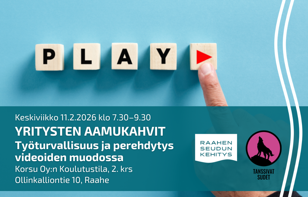 Tilaisuuden tiedot ja järjestäjien logot. Taustalla teksti play puukirjaimista.